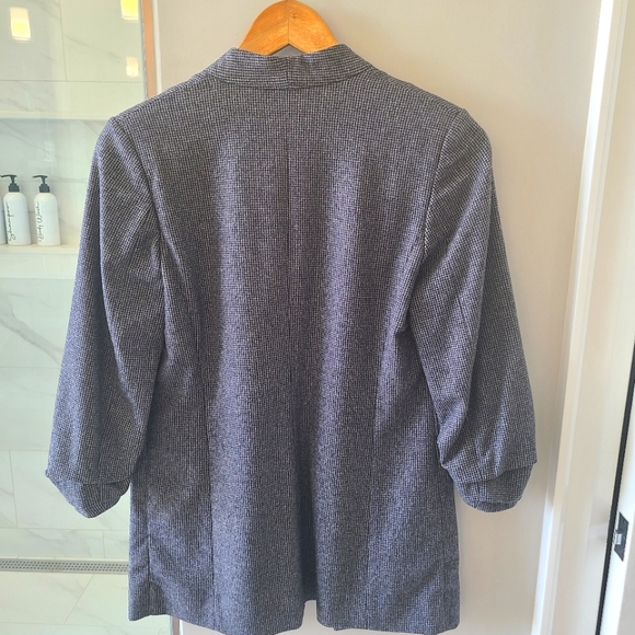 Aritzia Babaton Size 2 Blazer - Picture 2 of 2